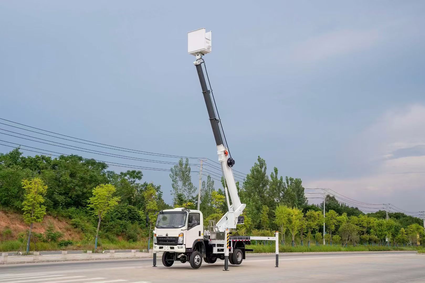 新購(gòu)的高空作業(yè)車應(yīng)該注意哪些事項(xiàng)？